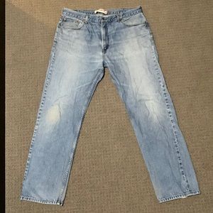 LEVI’S 505 LIGHT WASH JEANS • W40 L34